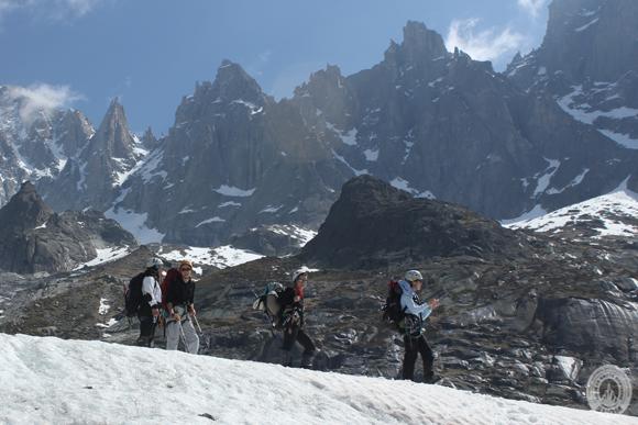 Premières gammes de cramponnages « dix pointes » : trouver son équilibre sur les crampons, dans des pentes de plus en plus fortes