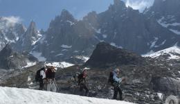 Premières gammes de cramponnages « dix pointes » : trouver son équilibre sur les crampons, dans des pentes de plus en plus fortes